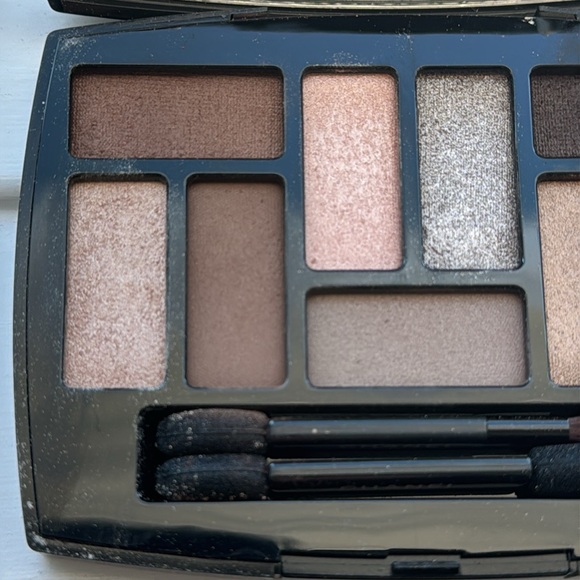 CHANEL Eyeshadow Palette with Warm and Neutral Tones Les Indispensables - Picture 3 of 7
